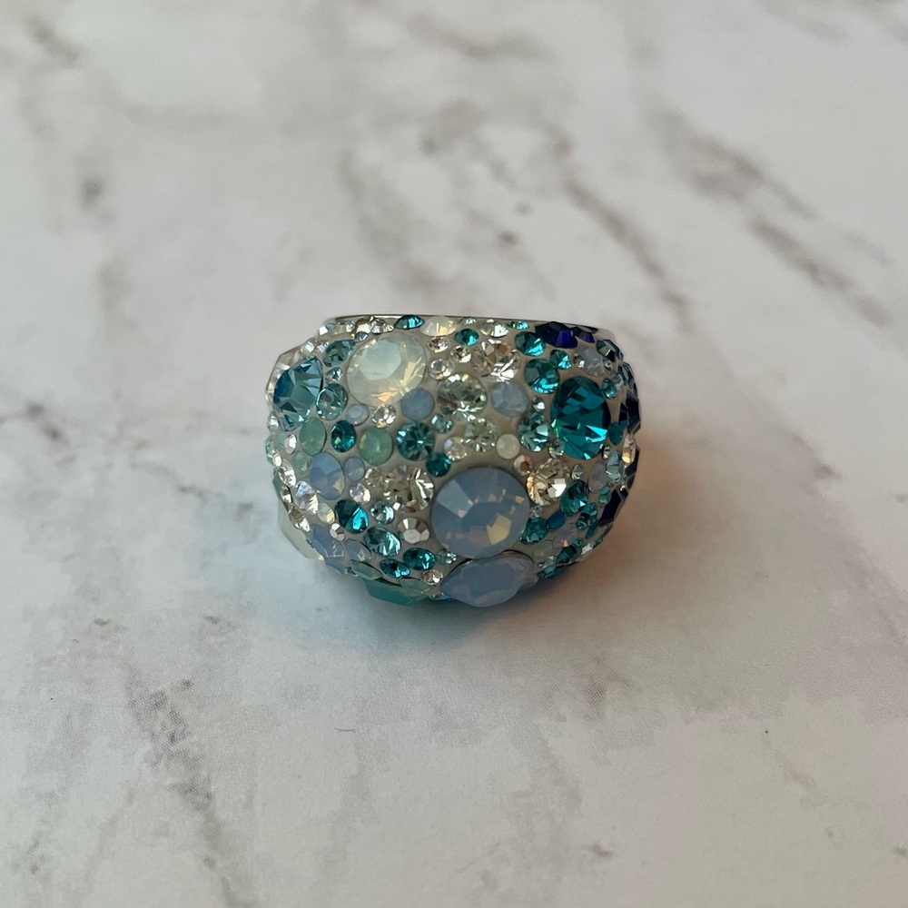 NWOT Multi Blue Swarovski Crystal Dome Ring SZ. 8/9